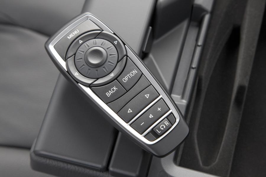  BMW 5-Series Long-Wheelbase 2010 года  (CN) (фото 16 из 77)
